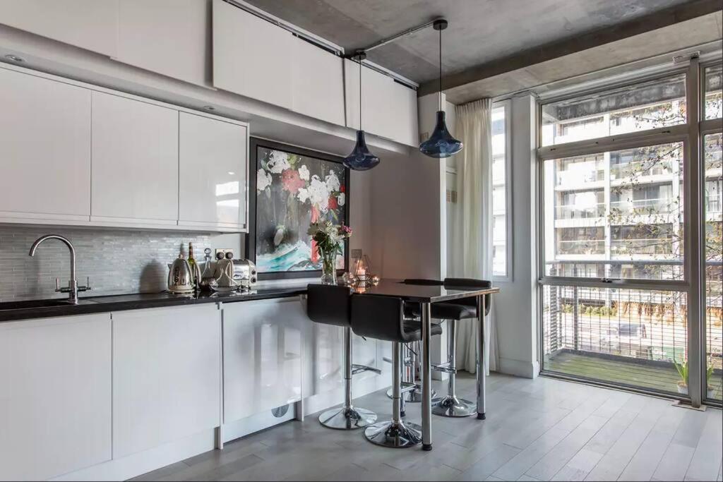 Canal-Side Apartment In Shoreditch Londyn Zewnętrze zdjęcie