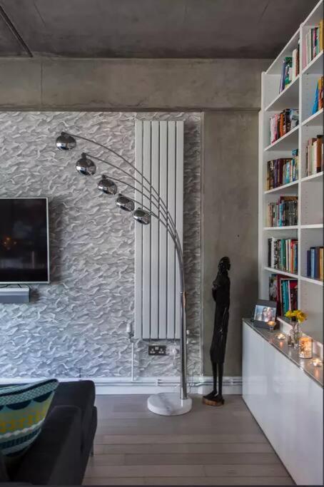 Canal-Side Apartment In Shoreditch Londyn Zewnętrze zdjęcie