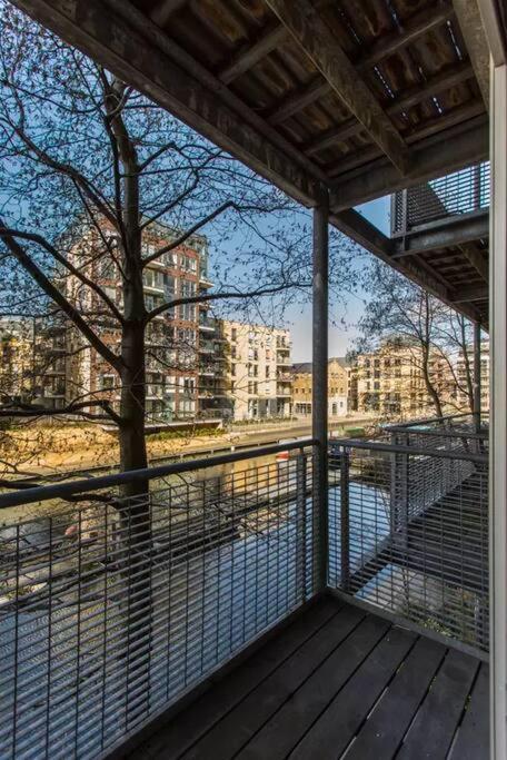 Canal-Side Apartment In Shoreditch Londyn Zewnętrze zdjęcie
